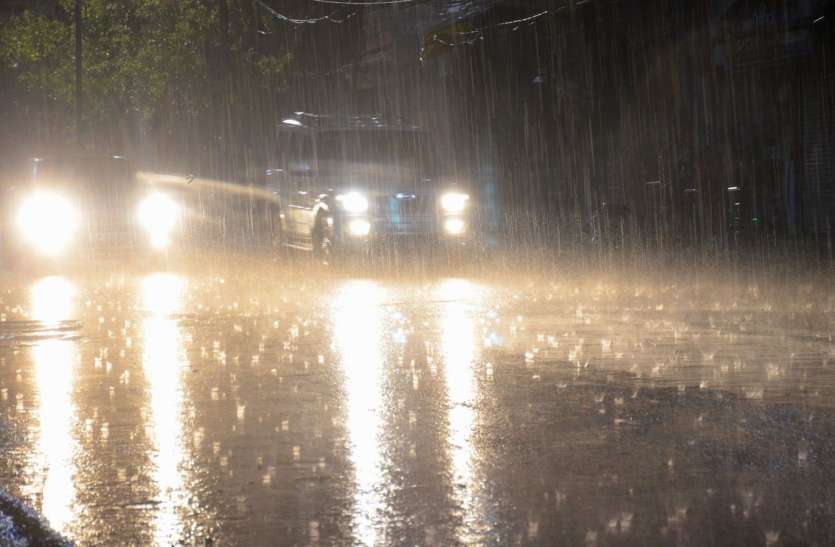 सीजन का पहला मावठा गिरा, ओलावृष्टि के बाद अब बढ़ेगी ठिठुरन सीजन का पहला मावठा गिरा, ओलावृष्टि के बाद अब बढ़ेगी ठिठुरन