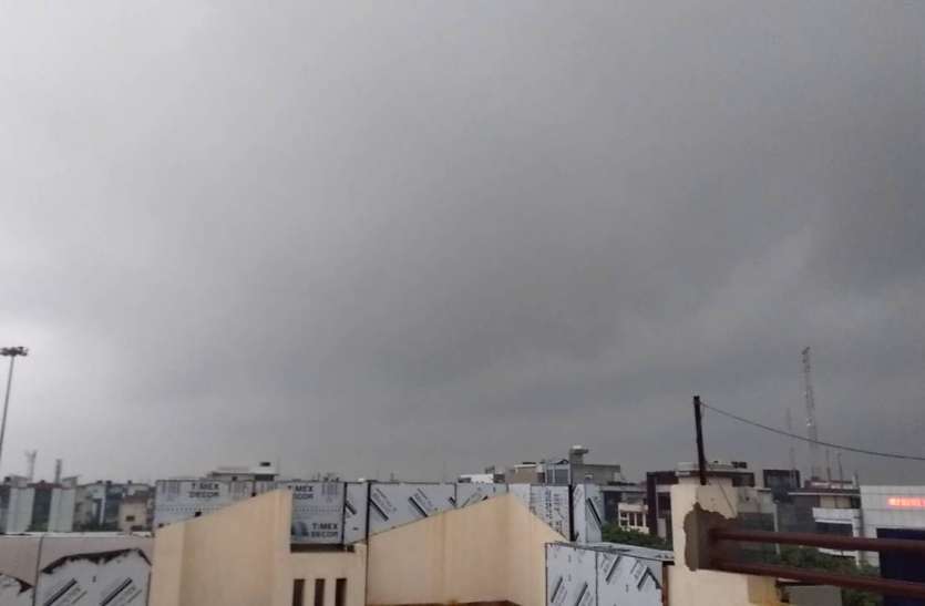 noida2.jpg Weather Alert: शाम होते-होते फिर छा गया अंधेरा, तीन दिन के लिए जारी हुआ अलर्ट
