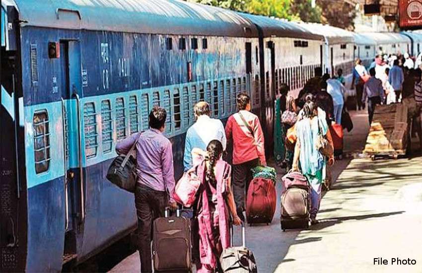 ट्रैन में वेटिंग टिकट पर सफर करने वाले यात्रियों को मिल सकती है बड़ी राहत, इस तकनीक के कारण मिलेगी सुविधा