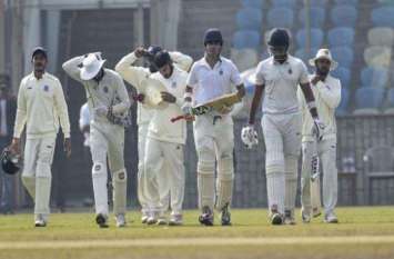 The Ranji team of services got stuck in a citizenship law नागरिकता कानून पर मचे बवाल में सर्विसेज की रणजी टीम फंसी, असम में हालात बेकाबू