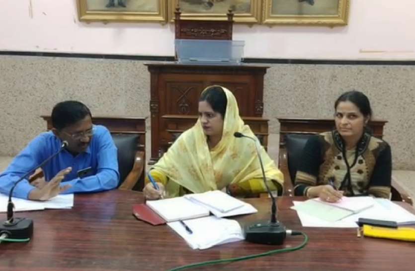 एक्शन में महापौर मैडम अधिकारियों को दिए यह निर्देश एक्शन में महापौर मैडम अधिकारियों को दिए यह निर्देश