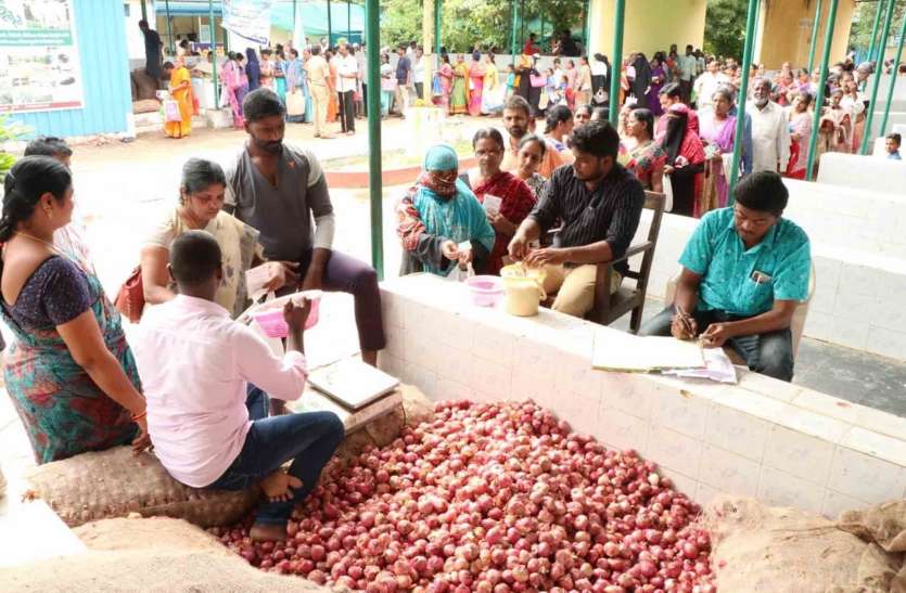 Onion Price दिल्ली में प्याज का दाम नरम, कई शहरों में 150 के ऊपर खुदरा भाव