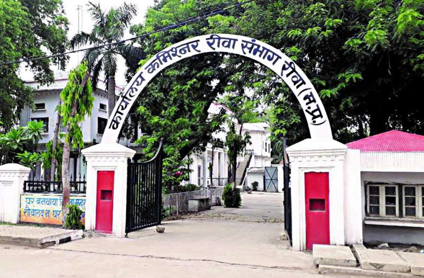 satna news: No district will now have BLO teachers in Rewa division संभागायुक्त का बड़ा कदम: रीवा संभाग के किसी भी जिले में अब BLO नहीं होंगे शिक्षक