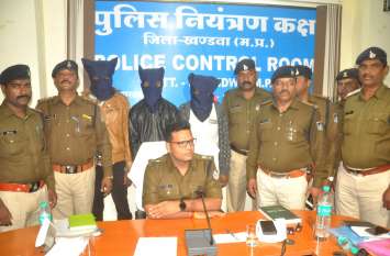 Police arrested three accused for stealing truck loaded with soybeans व्यापारी को चोरी का माल बेचते और ट्रक के कर देते थे टुकड़े, इंजन नंबर से धराए