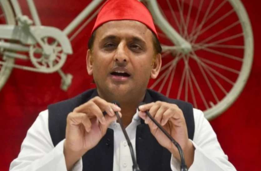 Akhilesh Yadav आमदनी घट रही है, तनख्वाह कट रही है, खायें क्या, बचाएं क्या? : अखिलेश यादव
