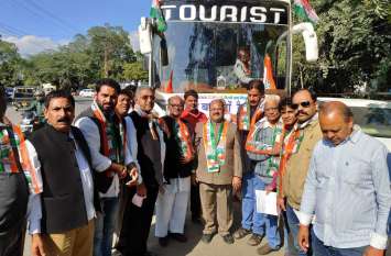 bharat bachao rally-udaipur-congress-party-bharat-bachao-rally-delhi कांग्रेस की 'भारत बचाओ' रैली में झंडी दिखाकर वरिष्ठ नेता दिल्ली की बजाय घर चले गए