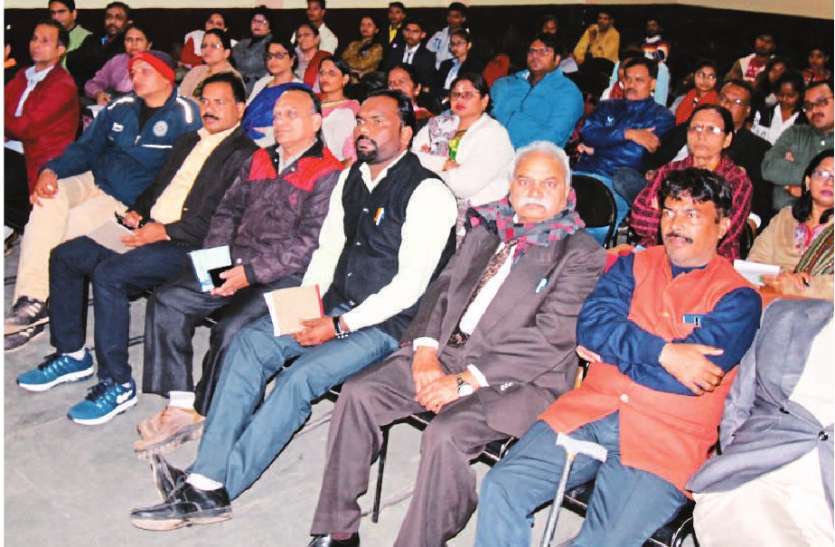 स्टूडेंट्स मिलता है समाज से जुडऩे का मौका स्टूडेंट्स मिलता है समाज से जुडऩे का मौका