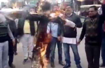 BJP protests against Rahul gandhi in Amethi राहुल गांधी के बयान पर अमेठी में उबाल, बीजेपी कार्यकर्ता बोले - शर्म आती है कि वह यहां से तीन बार सांसद रहे