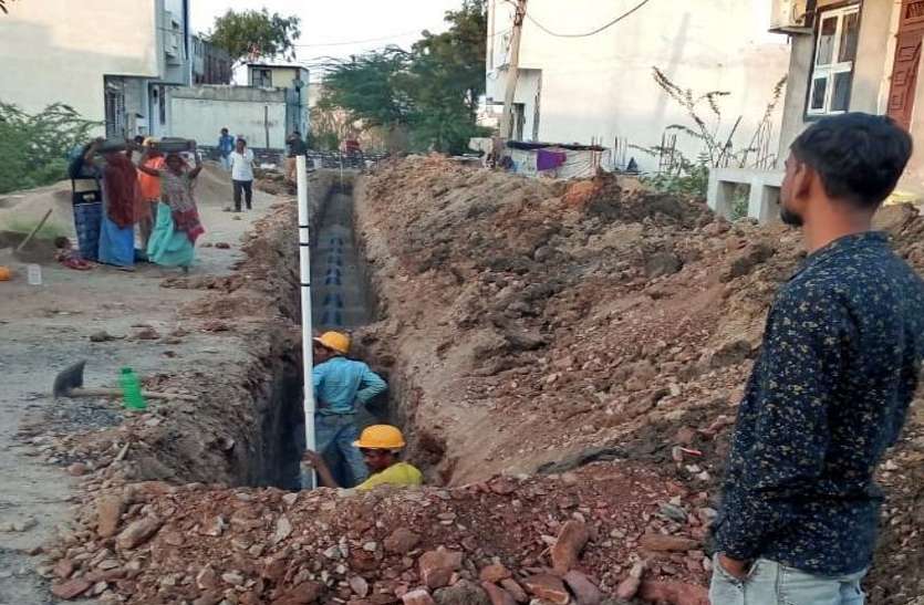 परेशानी बढ़ा सकती है नई सीवरेज लाइन! परेशानी बढ़ा सकती है नई सीवरेज लाइन!