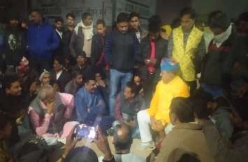 old man died in kota during encroachment action on house अतिक्रमण दस्ते ने आशियाना तोड़ा तो टूटा बुजुर्ग का दम, शव लेकर थाने पहुंचे विधायक और फिर..
