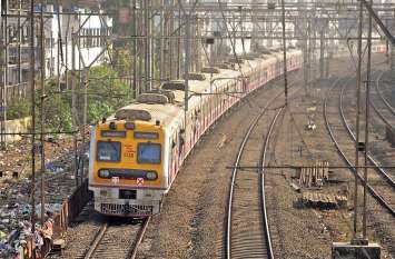 70 more local of 15 coaches in Western वेस्टर्न में 15 डिब्बों की 70 और लोकल