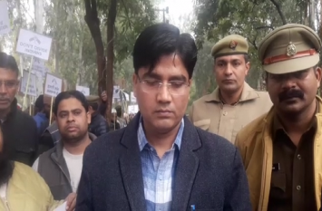 Protest against citizen amendment bill 2019 in ghaziabad नागरिकता संशोधन विधेयक के खिलाफ गाजियाबाद में भी हुआ बड़ा प्रदर्शन, देखें वीडियो