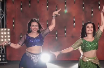Two girls dance on nora fatehi song o saki saki, video viral नोरा फतेही के गाने 'साकी-साकी' पर इन दो लड़कियों ने किया धमाकेदार डांस, 41 मिलियन लोग देख चुके हैं वीडियो