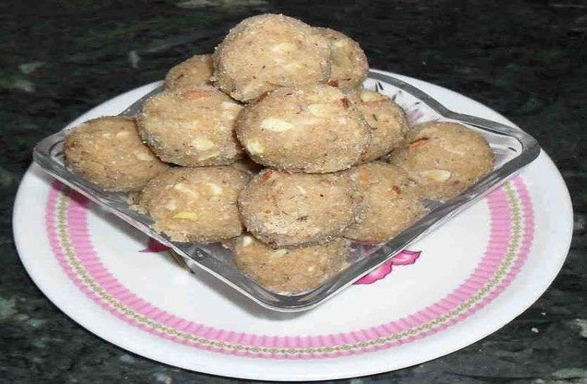 The smell of moong, urad dal ladoo coming in the houses in bhilwara घरों में आ रही मूंग, उड़द दाल के लड्डू की महक