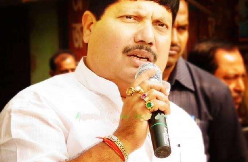 ब्रेकिंग : बंगाल में फिर एक बार इस बाहुबली भाजपा सांसद पर हमला ब्रेकिंग : बंगाल में फिर एक बार इस बाहुबली भाजपा सांसद पर हमला