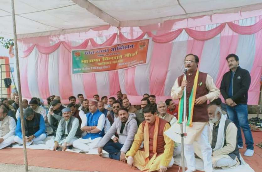 कर्जा माफ हुआ न ही बेरोजगारों को भत्ता मिला कर्जा माफ हुआ न ही बेरोजगारों को भत्ता मिला