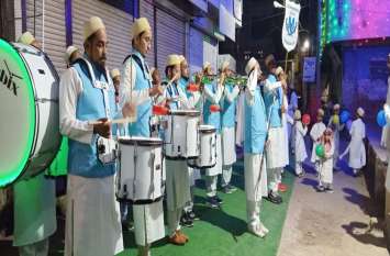 Bohra society marches with attractive band बोहरा समाज ने आकर्षक बैंड के साथ निकाला जुलूस
