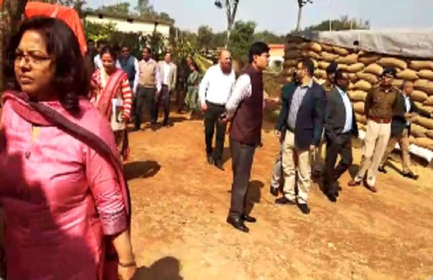 किसानों की नाराजगी से सरकार अलर्ट, मुख्य सचिव ने बस्तर के धान खरीदी केन्द्रों का लिया जायजा