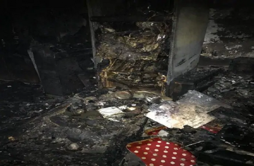 z1.png दिल्ली: शालीमार बाग के एक मकान में लगी भीषण आग, हादसे में 3 महिलाओं की मौत