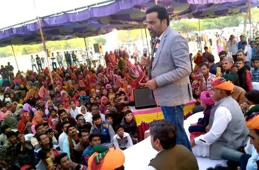 कांग्रेस यहां की जनता से कर रही सौतला व्यवहार:बेनीवाल कांग्रेस यहां की जनता से कर रही सौतला व्यवहार:बेनीवाल