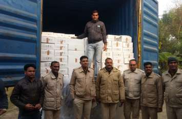 One crore were consuming liquor to be consumed in Panchayat elections पंचायत चुनाव में खपाने को ले जा रहे थे एक करोड़ की शराब, सदर पुलिस ने किया जब्त