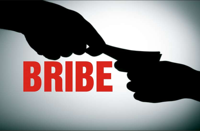 Bribe case / पार्षद कपिला और उसके पति समेत तीनों अभियुक्तों की अर्जियों पर फैसला कल Bribe case / पार्षद कपिला और उसके पति समेत तीनों अभियुक्तों की अर्जियों पर फैसला कल