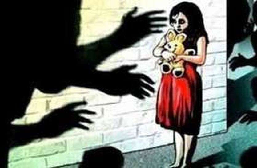 आठ साल की बालिका से बलात्कार का प्रयास, ग्रामीणों ने बचाया, आरोपी मौसा गिरफ्तार आठ साल की बालिका से बलात्कार का प्रयास, ग्रामीणों ने बचाया, आरोपी मौसा गिरफ्तार