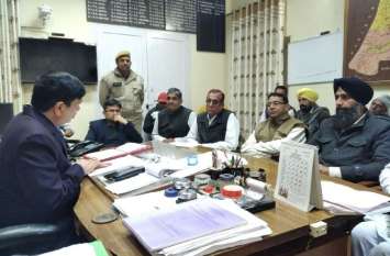 If there is indication of two groups in four, then postponed movement चार में दो समूह का संकेत मिला तो स्थगित किया आंदोलन