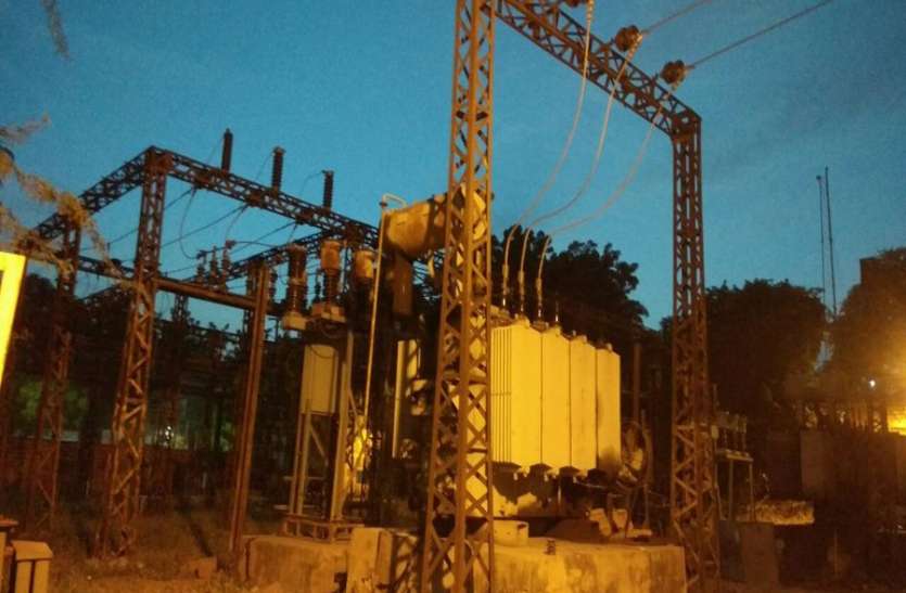 one worker is handelling GSS in jodhpur for 24 hours a day बेफिक्र डिस्कॉम, घरों में दौड़ रहा हवाई करंट