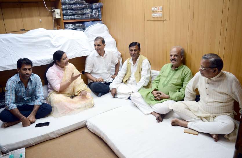 Birth anniversary of former Prime Minister Atal Bihari Vajpayee Tamilnadu: काल के कपाल पे लिखता मिटाता हूं...