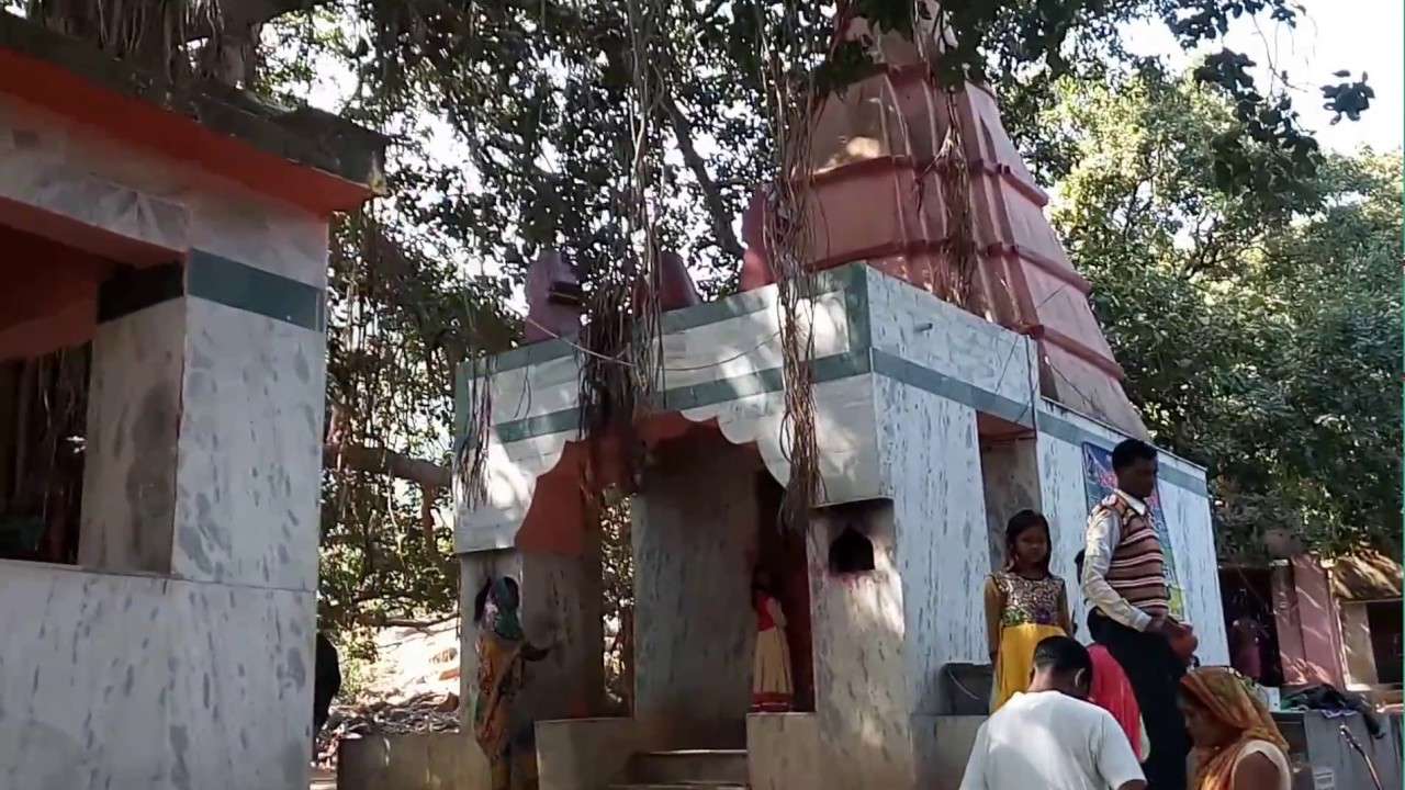 अपनी मनोकामना लेकर इस मंदिर के बाहर धरने पर बैठते हैं भक्त