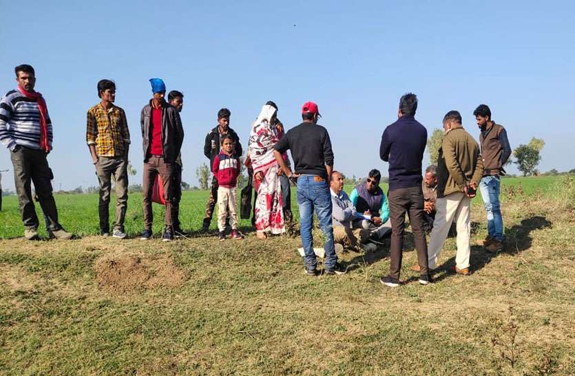 Breaking: फिर सुर्खियों में सांसद केपी यादव अब चाची का आरोप मेरी जमीन पर कर लिया कब्जा भाजपा सांसद केपी यादव पर अब चाची का आरोप 'मेरी जमीन पर कर लिया कब्जा'
