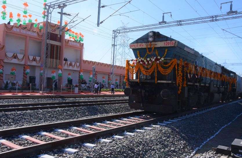 Railway...डीएफसीसी के Track पर दौड़ी मालगाड़ी विद्युतीकरण से अटका ट्रेक परीक्षण!