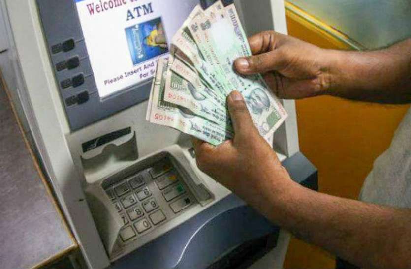 atm.jpg ATM: एटीएम तोडकऱ रुपए निकालने की फिराक में थे चोर