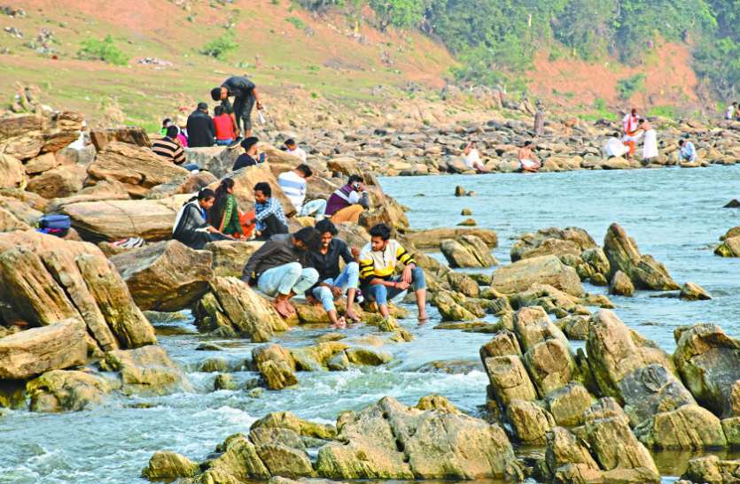 Bhedaghat इस शहर को प्रकृति ने दिल खोलकर दिया है खजाना, लेकिन जिम्मेदारों ने इसे रहने के लायक नहीं छोड़ा
