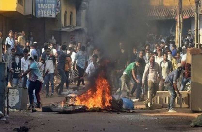 caa protest शिवसेना ने बीजेपी पर फिर साधा निशाना, कहा- देश में लगी है आग, हालात बेहतर नहीं