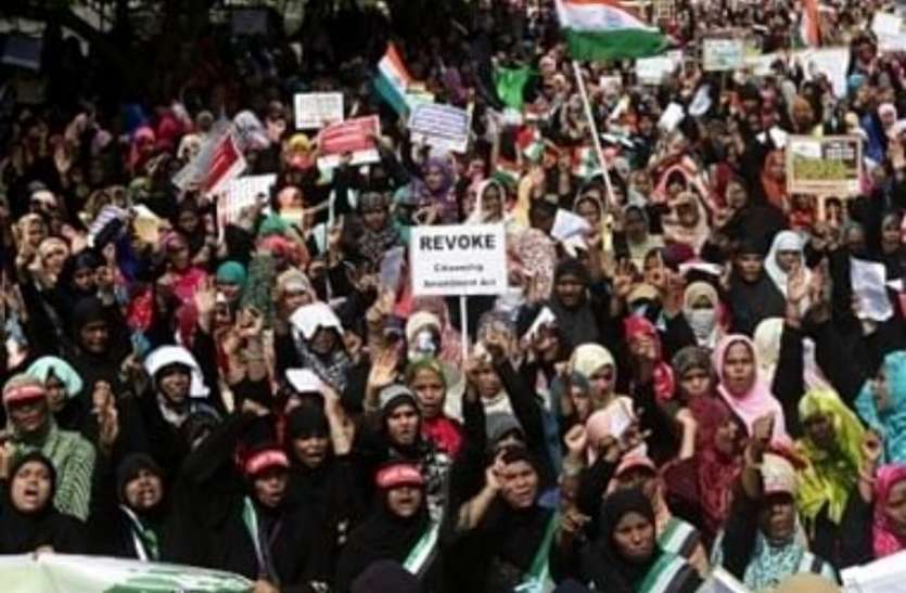 Protest Against CAA स्टालिन, कनिमोझी ने 'कोलम' के जरिए किया CAA का विरोध