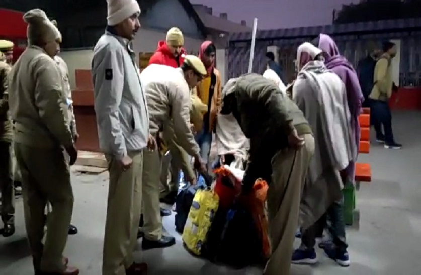 MockDrill: गाजीपुर स्टेशन पर बम की सूचना, GRP ने घेरा