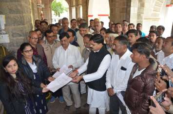 Demands to oust Dadaji temple from MP specified temple bill मप्र विनिर्दिष्ट मंदिर विधेयक से दादाजी मंदिर को बाहर करने की मांग