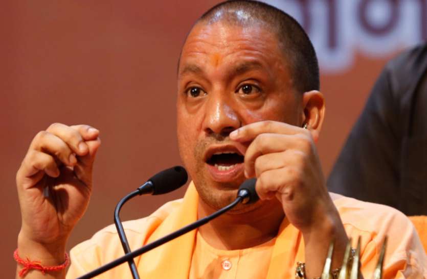 Yogi Adityanath कनिका कपूर के कोरोना पॉजिटिव होने के बाद यूपी सरकार ने एकाएक दिए 10 बड़े निर्देश