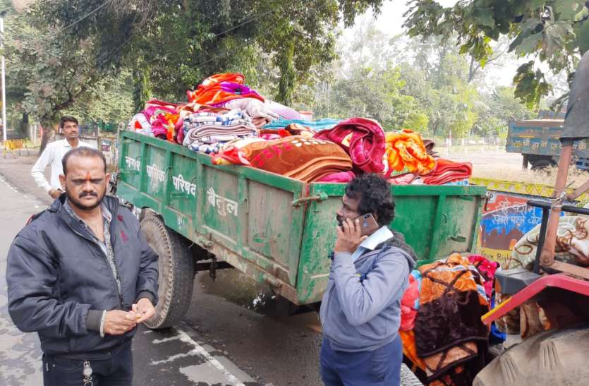नपा ने जब्त किया दुकानों का सामान पढ़े, अतिक्रमण कर सड़क किनारे लगाई थी दुकानें नपा ने किया सामान जब्त