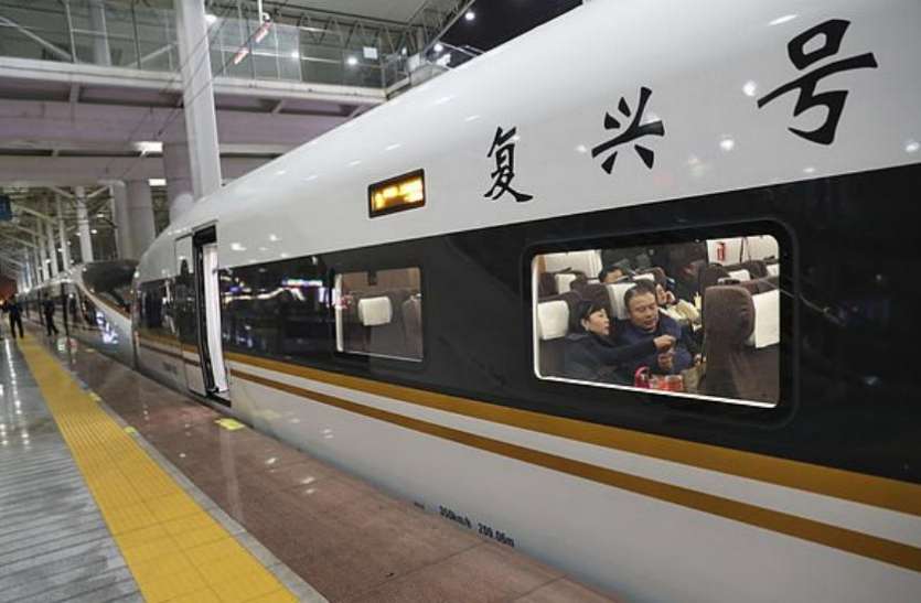 china launches world first smart and high speed train चीन ने की दुनिया की पहली स्मार्ट और हाईस्पीड ट्रेन की शुरुआत! रखरखाव और मरम्मत का काम करेंगे रोबोट