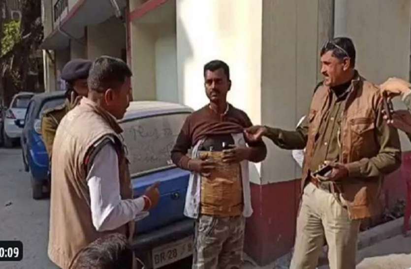 युवतियों का फूला पेट देख हुआ शक, पोल खुली तो सब रह गए दंग युवतियों का फूला पेट देख हुआ शक, पोल खुली तो सब रह गए दंग