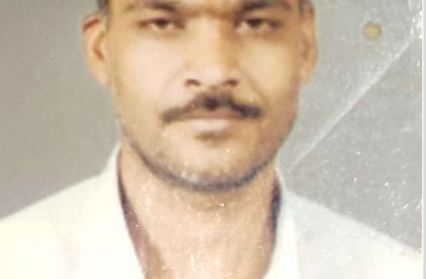 लेनदारो की धमकी से परेशान होकर जीएसआईटी के प्यूनने लगाई फांसी लेनदारो की धमकी से परेशान होकर जीएसआईटी के प्यून ने लगाई फांसी