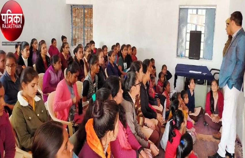 महिलाओं में बढते अपराधों को देखते पुलिस की मुहिम महिलाओं में बढते अपराधों को देखते पुलिस की मुहिम