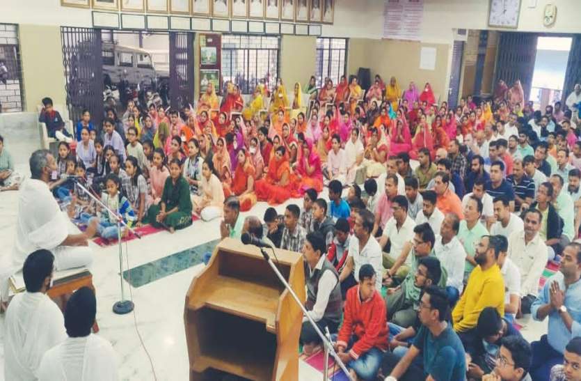 नववर्ष पर हम सब अपने जीवन में कुछ संकल्प अवश्य लें नववर्ष पर हम सब अपने जीवन में कुछ संकल्प अवश्य लें