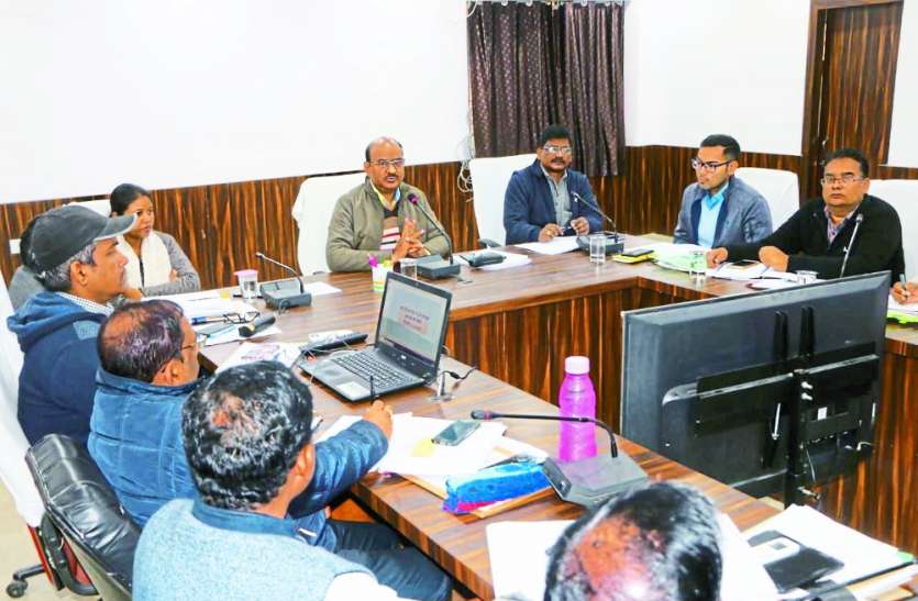 Satna Collector reviewed revenue, Ajak, minerals and paddy procurement एसडीएम की सुनाई ऑडियो क्लिप, बोल रहे थे-मैं तुम्हें औकात दिखा दूंगा