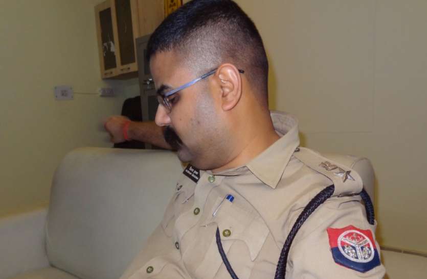 SSP वैभव कृष्ण अश्लील वीडियो मामले में सीएम योगी का बड़ा एक्शन, लखनऊ से नोएडा तक फंसे कई IPS, मचा हड़कंप SSP वैभव कृष्ण अश्लील वीडियो मामले में सीएम योगी का बड़ा एक्शन, फंस सकते हैं कई IPS