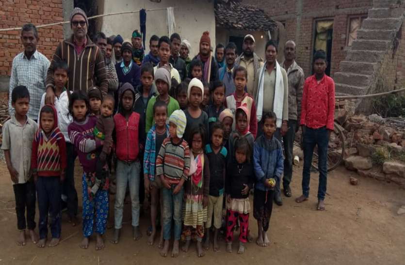 स्कूल में प्रवेश ही नहीं पा सके गोरईया के दो दर्जन से अधिक बच्चे स्कूल में प्रवेश ही नहीं पा सके गोरईया के दो दर्जन से अधिक बच्चे