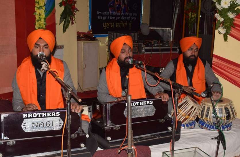 विशेष कीर्तन दीवान स्त्री सत्संग से दिया गुरु गोविंद सिंह का पावन संदेश विशेष कीर्तन दीवान स्त्री सत्संग से दिया गुरु गोविंद सिंह का पावन संदेश